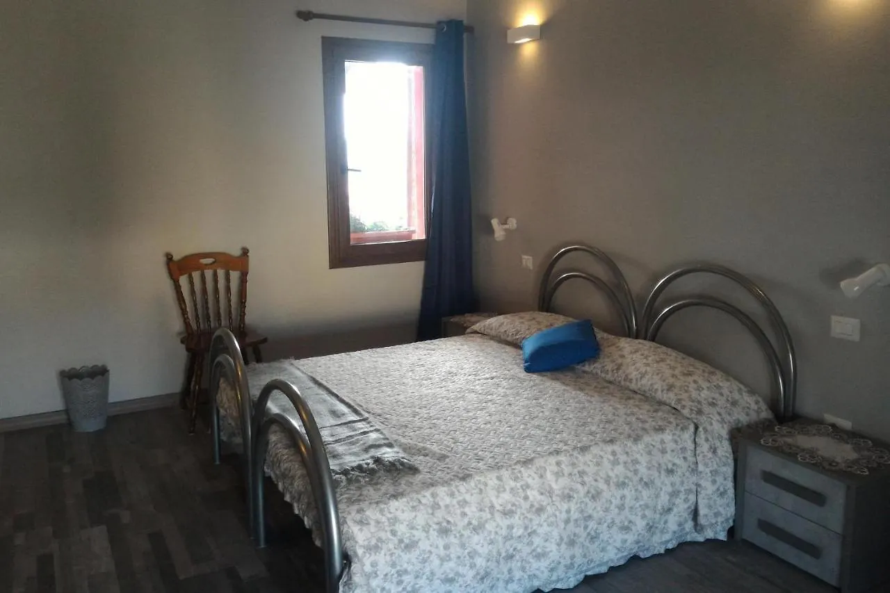 Corona Bed & Breakfast Sardara