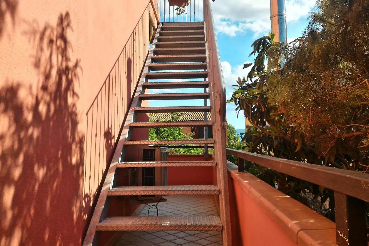 Corona Bed & Breakfast Sardara